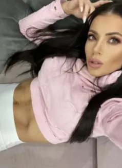  Kisa Alisa, 27, 