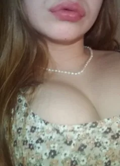  Jina, 22, 